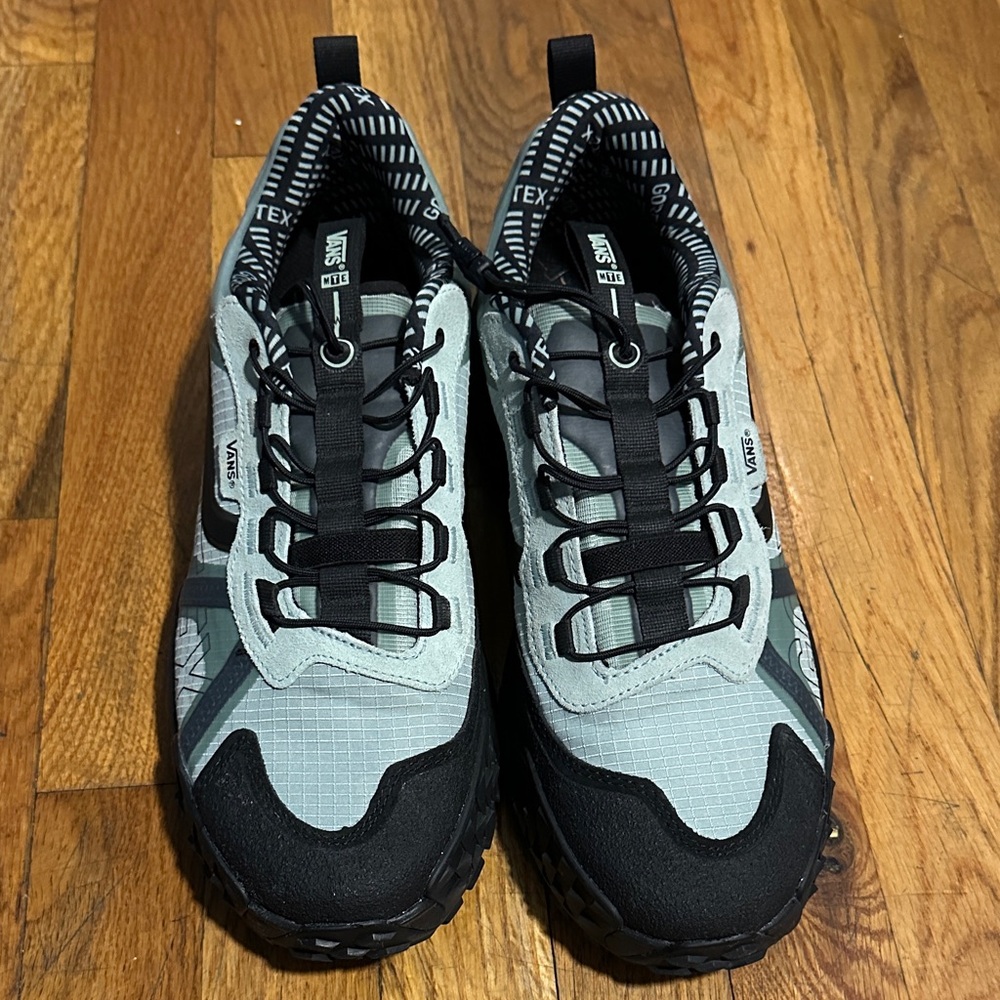 Vans Men's Black and Light Gray Rugged Trail Sneakers